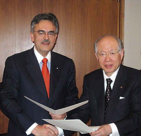 Image of Wolfgang Herrmann and President Noyori