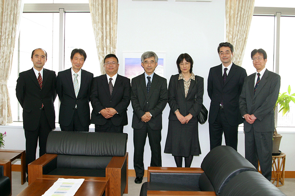 Image of Mr. Fumio Isoda and the winners