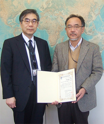 玉尾皓平 所長と山崎泰規 上席研究員の写真
