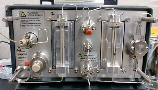フロー型反応装置の写真