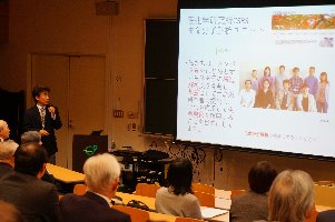 Image of Dr. Dohmae giving lecture Image of Dr. Dohmae giving lecture