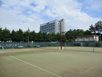 筑波地区構内のテニスコートの写真