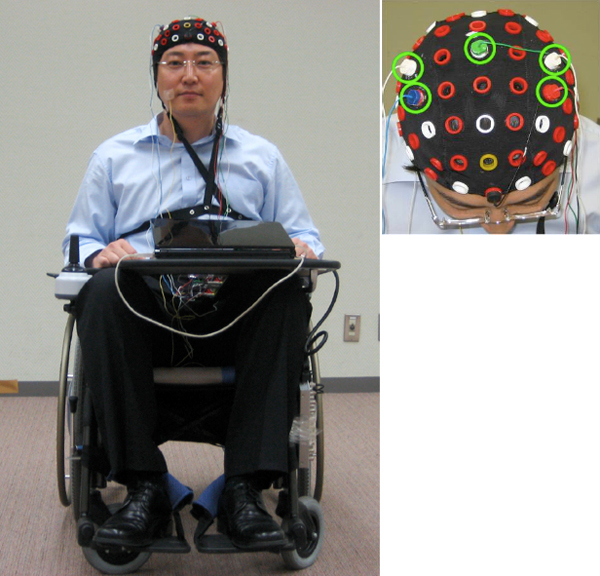試作したBMIによる電動車いす制御システム (キュワン・チェ博士提供) 右上図：電極装着状態を上から見た写真；○で囲んだ５つの電極を使用の画像