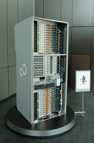 理研計算科学研究機構に展示中の「京」の筐体の写真