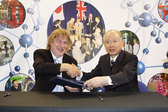 Image of President Noyori and Keith Mason