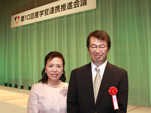 Image of Dr. Arimoto and his wife