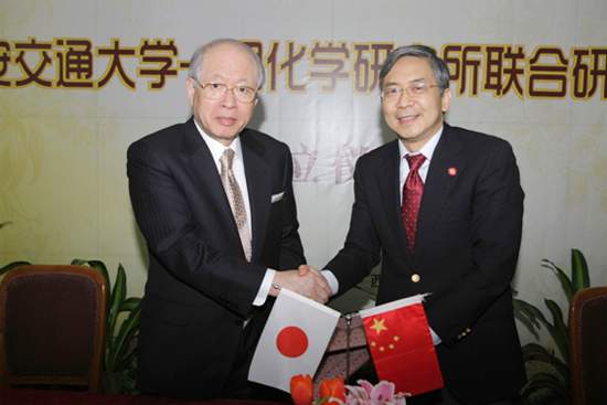 Image of representatives shaking hands