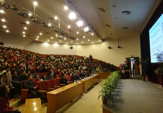 Image of commemorative lecture by President Noyori