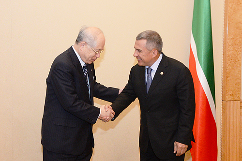 Image of President Noyori shaking hands with the President of the Republic of Tatarstan