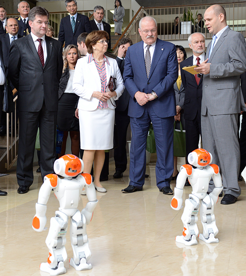 A Slovak scientist shows demo