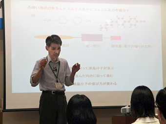 瀧宮和男チームリーダーの「合成化学で機能を創る」をテーマにした講演の様子