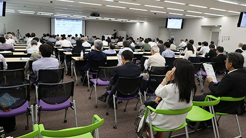 写真：新技術説明会 会場内の様子 