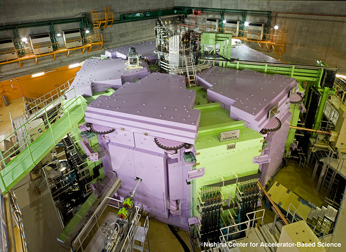 理研 仁科加速器科学研究センターの超伝導リングサイクロトロンの写真