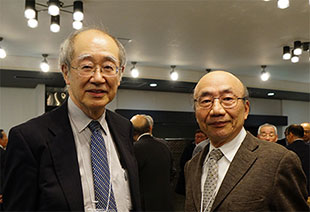 左：柴田武彦名誉研究員、右：伏見譲名誉教授 並んでの写真