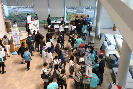 理化学研究所・横浜市立大学 一般公開開催の様子の写真