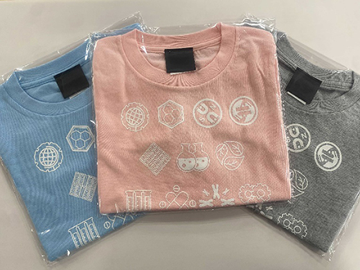 小紋柄キッズTシャツ中央「ピンク」、左「水色」、右「グレー」の写真