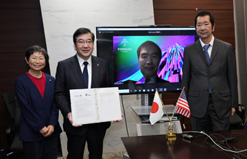 Group photo of RIKEN executives and center directors