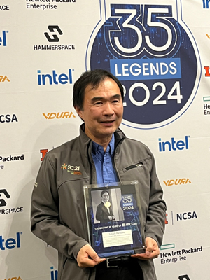松岡 聡 センター長の写真