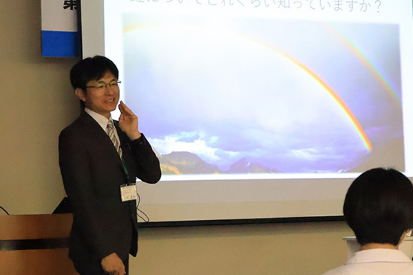 木村 真明 室長が講演している様子の写真