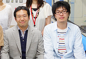 田中准主任研究員と岩田研修生(研究当時)の写真