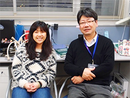 Wen-Dee Ong国際プログラムアソシエイトと松井南グループリーダーの写真