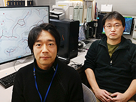 仙石徹 研究員と柳沢達男 研究員の写真