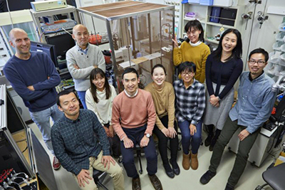 知覚神経回路機構研究チームのメンバーの写真