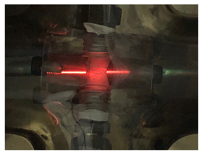 高調波発生媒質の発光の様子の図