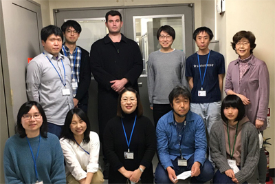 鈴木匡(前列右から2番目)の写真