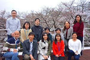 知覚神経回路機構研究チームのメンバーの写真