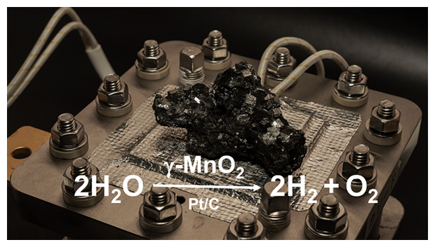酸化マンガン（MnO2）を用いた固体高分子（PEM）型水電解装置の図