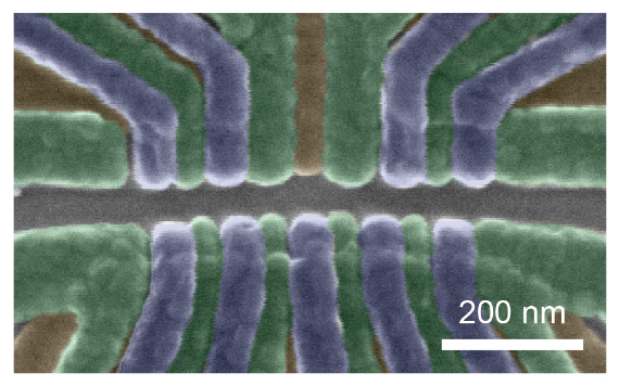 シリコン量子ドット試料の電子顕微鏡の写真