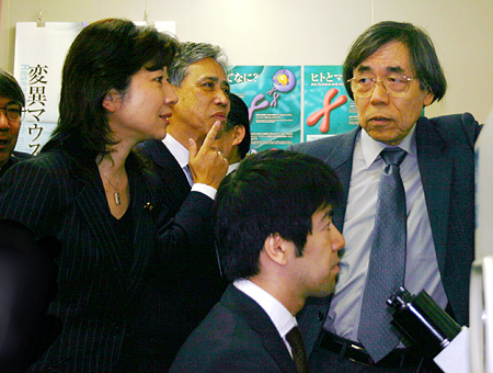 野田大臣と竹市センター長の写真