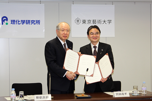 野依良治　理研理事長、宮田亮平　東京藝術大学学長の写真