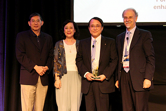 Image of Hayashizaki at the award reception