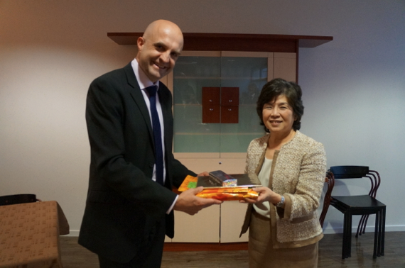 Image of Director Eric Maurincomme and RIKEN Executive Director Maki Kawai Image of Director Eric Maurincomme and RIKEN Executive Director Maki Kawai