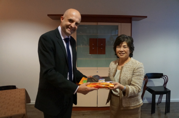 Image of Director Eric Maurincomme and RIKEN Executive Director Maki Kawai