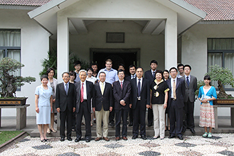 Group photo of ceremony participants