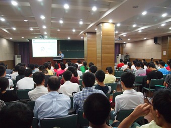 Image of Nagamiya giving his talk