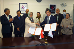 Image of the signing ceremony