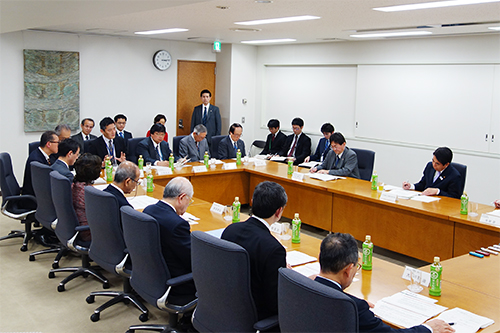 写真：下村博文文部科学大臣和光地区視察の様子