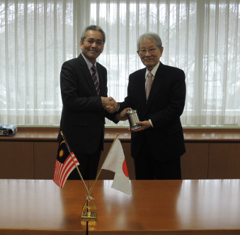 Image of Dr. Osman and President Matsumoto