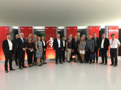 Group photo of visitors in front of K supercomputer