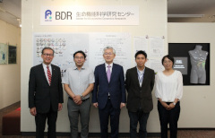 Photo of the ambassador with RIKEN Executives and staff