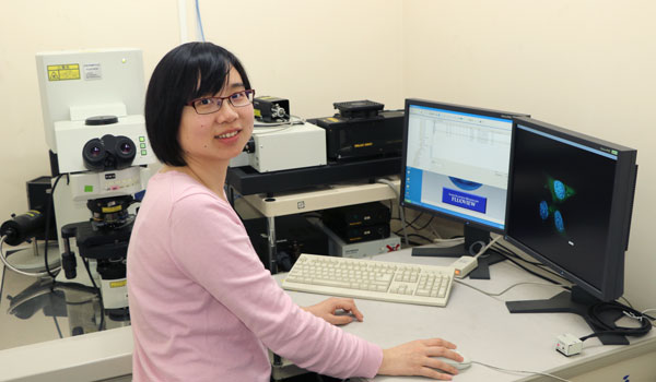 Picture of  Huang at her lab
