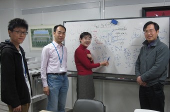 Image of Emiko Hiyama and the lab members