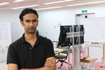 Image of Satya Arjunan in the lab