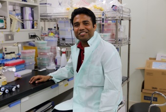 Image of Jafar Sharif at his lab