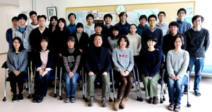 Image of Ken Shirasu and his lab members