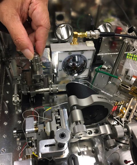 image of the setup for terahertz time-domain spectroscopy